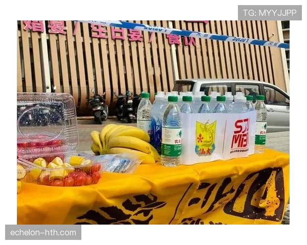 张楠家的冰箱里塞满了能量胶，连饮料都按训练时段分好类